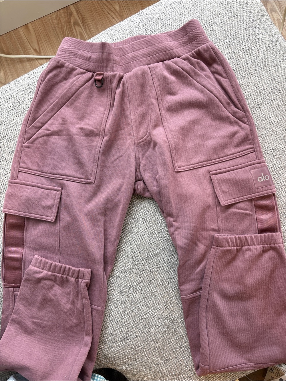ALO Yoga Men’s Dusty Rose Cargo Joggers